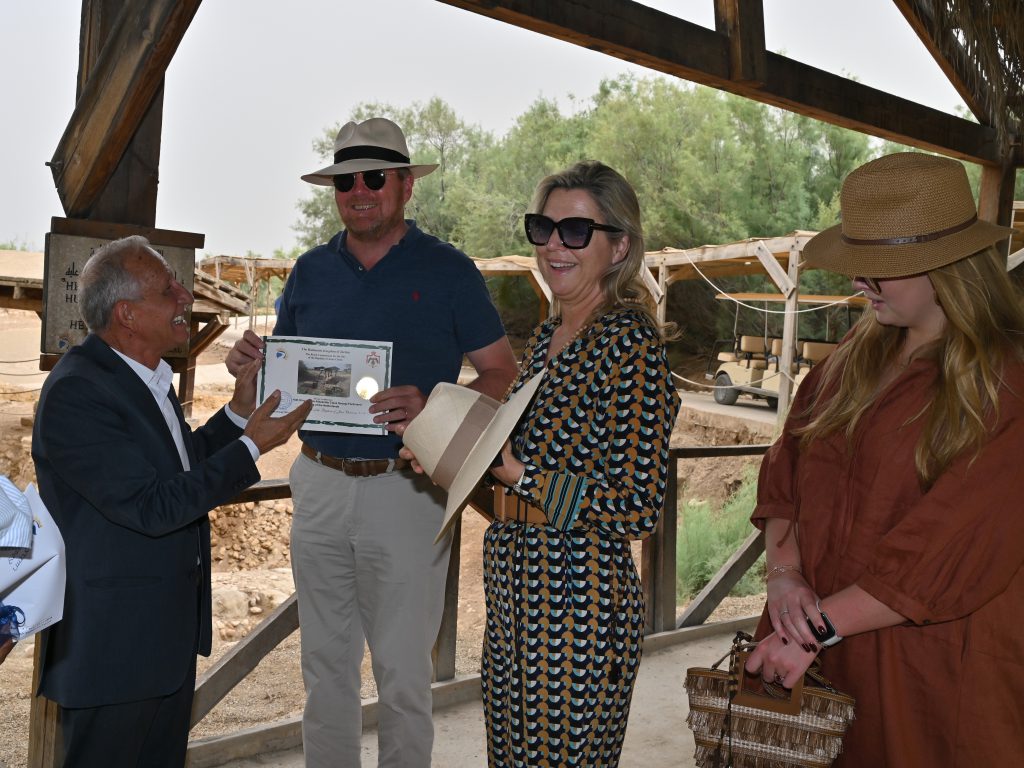 T.M. King Willem-Alexander and Queen Máxima and H.R.H Catharina-Amalia of Netherlands 3