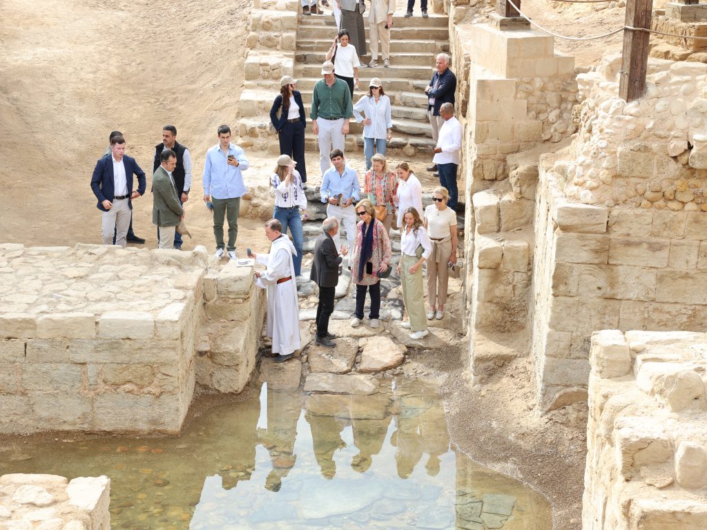 H.M. Queen Sofía of Spain with members of the Spanish, Bulgarian, and Jordanian Royal Families, 5